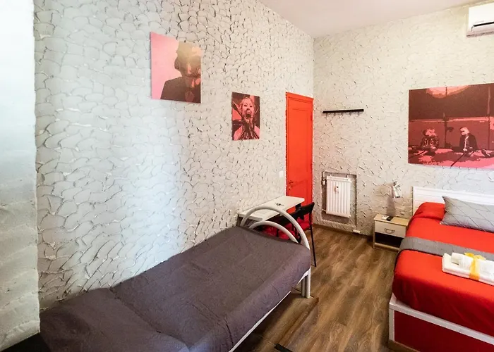 Cineroma Nocleg ze śniadaniem 2*